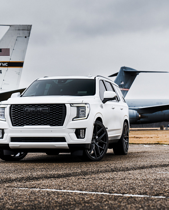 Фото дисков HF6-4 Черный глянец на GMC Yukon V