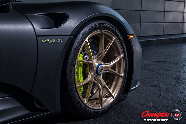 Фото дисков Vossen RS74 Глянцевое темное золото на Porsche 918 Spyder