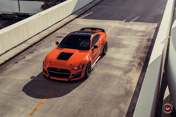 Фото дисков Vossen LC3-01 Глянцевый темный лак на Ford Mustang VI