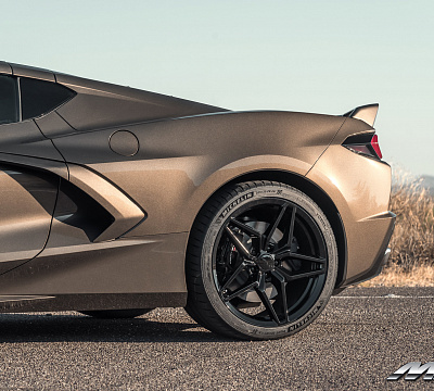 Фото дисков MRR M755 на Chevrolet Corvette C8