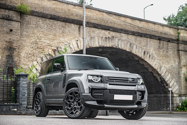 Фото дисков Kahn Type 57 RS Черный матовый на Land Rover Defender II