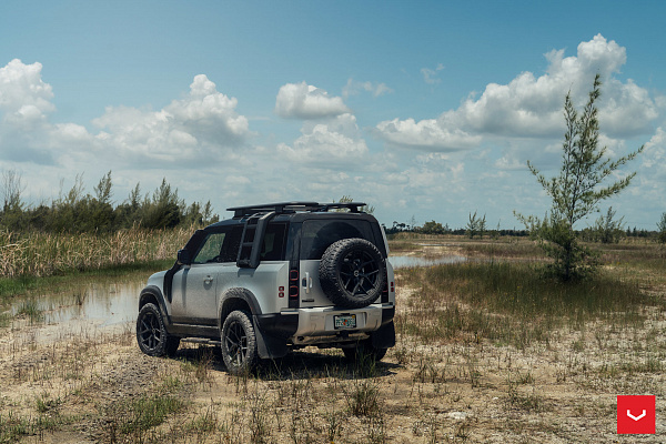 Фото дисков Vossen HF-5 Черный глянец на Land Rover Defender II