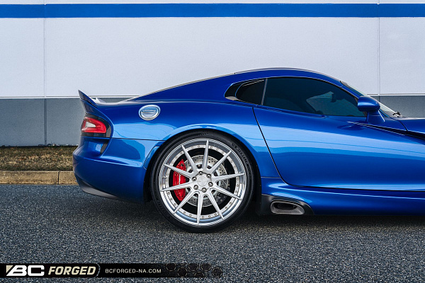 Фото дисков BC Forged HCS04 Глянцевый лак на Dodge Viper