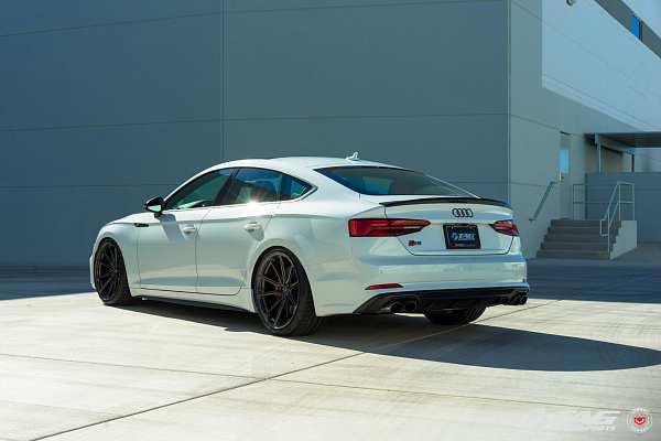 Фото дисков Vossen M-X2 Глянцевый графит на Audi A/S/RS 5 (F5)