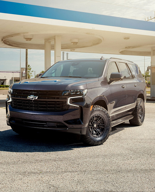 Фото дисков 4PS01 Черный сатин на Chevrolet Tahoe V