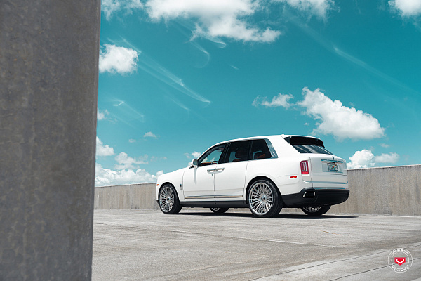 Фото дисков Vossen S17-15T Глянцевый лак на Rolls-Royce Cullinan