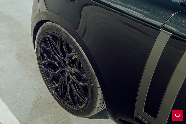 Фото дисков Vossen HF-2 Черный глянец на Land Rover Range Rover V