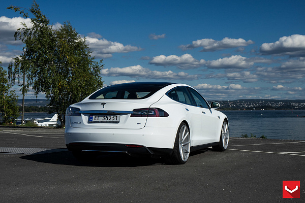 Фото дисков Vossen CVT Серебро на Tesla Model S