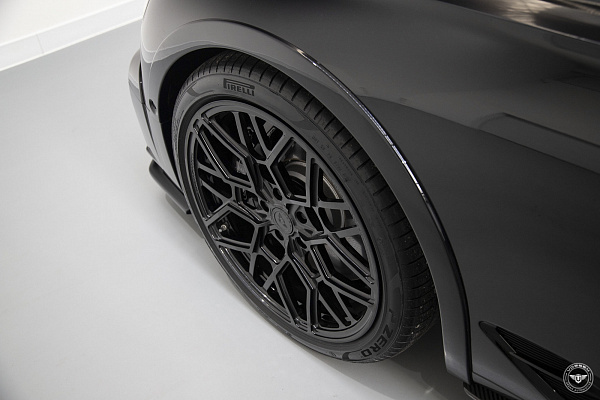 Фото дисков Vossen UV-1 Черный глянец на Bentley Continental GT III