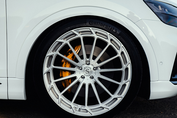 Фото дисков Strasse Wheels SV15FF Deep Concave Duoblock Глянцевый лак на Audi Q8