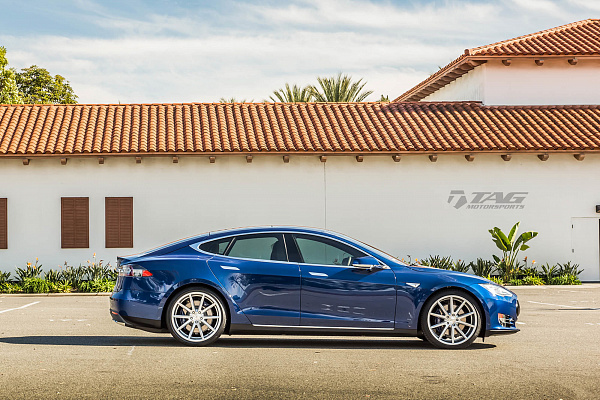 Фото дисков Vossen VFS-1 Серебро на Tesla Model S
