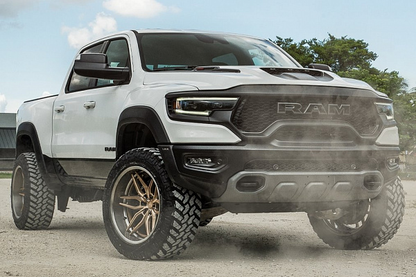 Фото дисков Anrky AN36 Сатиновое золото на Ram 1500 V
