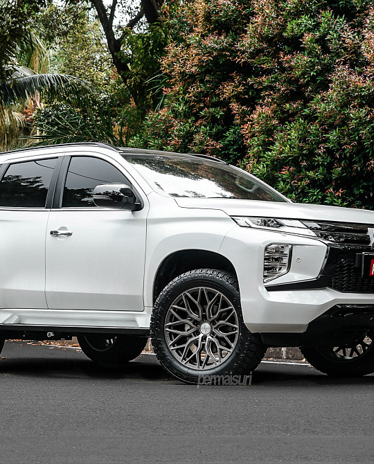 Фото дисков HF6-3 Сатиновый графит на Mitsubishi Pajero Sport III