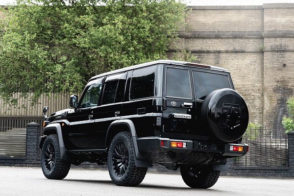Фото дисков Kahn G22 DC Черный сатин на Toyota Land Cruiser 70