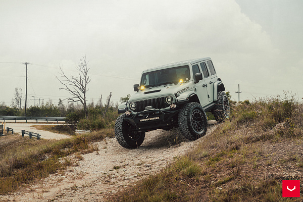 Фото дисков Vossen HFX-1 (5-Lug) Черный глянец на Jeep Wrangler IV (JL)