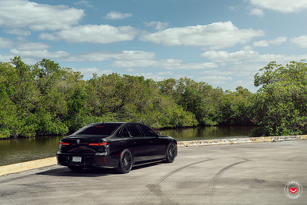 Фото дисков Vossen S17-14 Черный глянец на BMW 7 (G70)