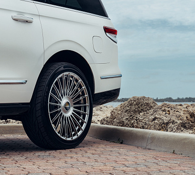 Фото дисков Vossen HF-8 на Lincoln Navigator IV