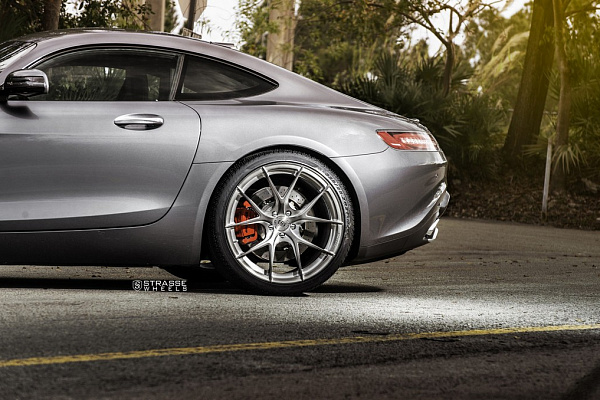 Фото дисков Strasse Wheels SM5R Deep Concave Monoblock Сатиновый темный лак на Mercedes-Benz AMG GT I