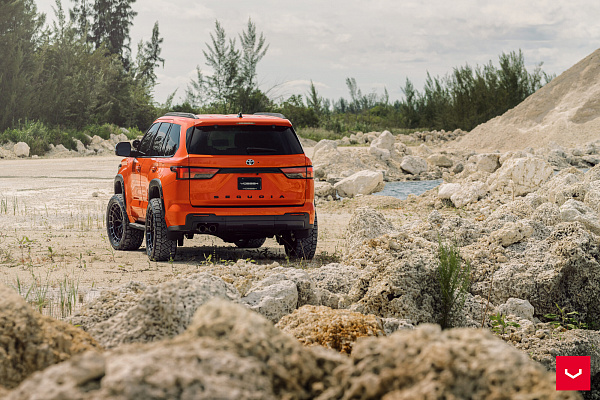 Фото дисков Vossen HFX-1 (6-Lug) Черный глянец на Toyota Sequoia III