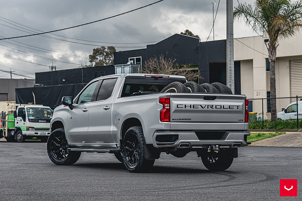 Фото дисков Vossen HF6-4 Черный глянец на Chevrolet Silverado IV