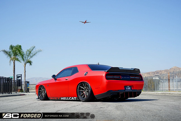 Фото дисков BC Forged HCA162 Глянцевый темный лак на Dodge Challenger III