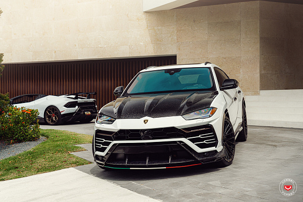 Фото дисков Vossen EVO-6T Черный глянец на Lamborghini Urus