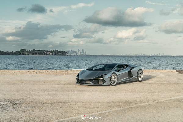 Фото дисков Anrky XR-301 Глянцевый лак на Lamborghini Revuelto