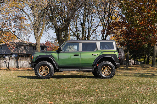 Фото дисков HRE FT1 Сатиновое темное золото на Ford Bronco