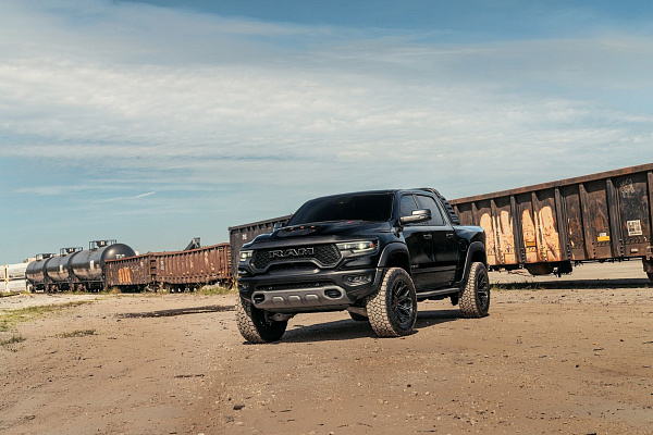 Фото дисков 4PLAY 4P83 Черный глянец на Ram 1500 V