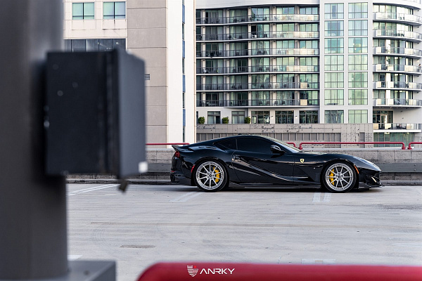 Фото дисков Anrky AN38 Глянцевый лак на Ferrari 812