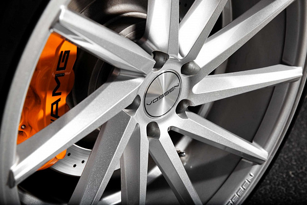 Фото дисков Vossen CVT Серебро на Mercedes-Benz CLS (C218)