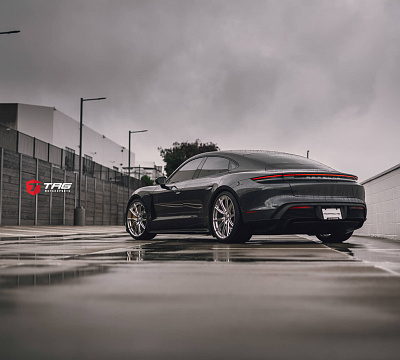 Фото дисков HRE P104SC на Porsche Taycan I