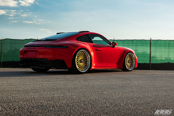 Фото дисков 1886 Wheels S009 Сатиновое золото на Porsche 911 VIII