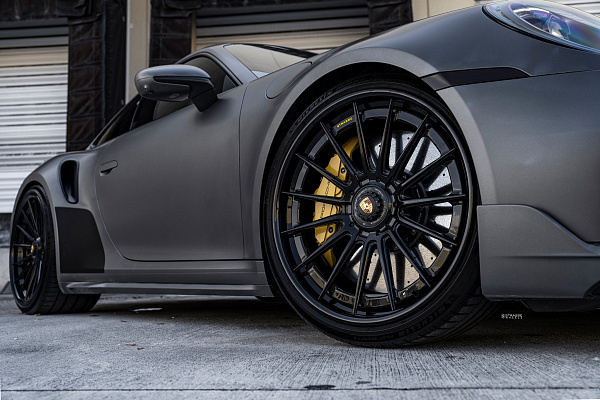 Фото дисков Strasse Wheels SV15 Deep Concave FS Черный глянец на Porsche 911 VIII