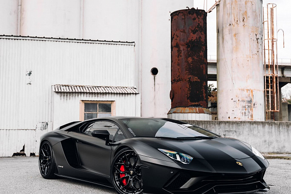 Фото дисков Brixton Forged TR05 Черный глянец на Lamborghini Aventador