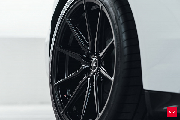 Фото дисков Vossen HF-3 Черный глянец на Audi E-tron GT