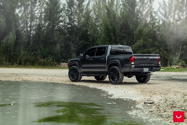 Фото дисков Vossen HF6-5 Черный сатин на Toyota Tacoma III