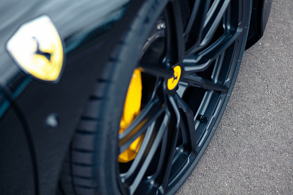 Фото дисков HRE P104SC Черный сатин на Ferrari 458