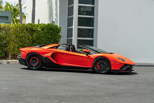 Фото дисков Anrky AN20 Черный глянец на Lamborghini Aventador