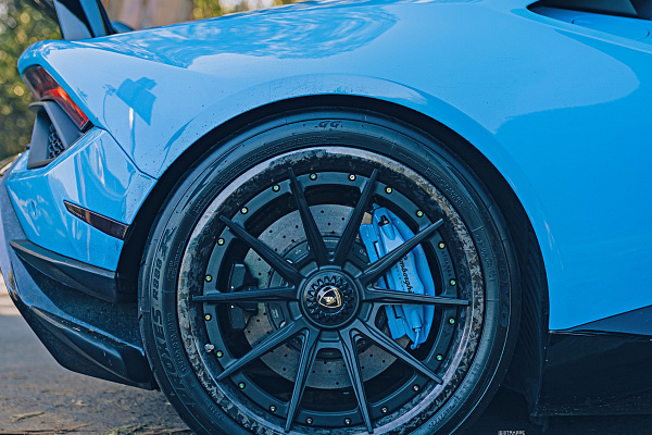 Фото дисков Savini SV10 Другой цвет на Lamborghini Huracan