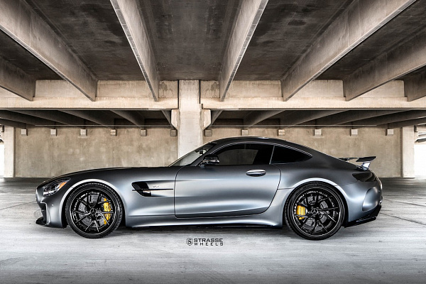 Фото дисков Strasse Wheels SM5RT Deep Concave FS Черный глянец на Mercedes-Benz AMG GT I