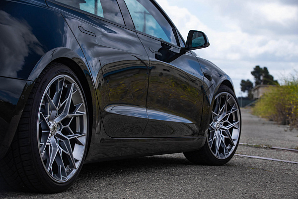 Фото дисков HRE FF10 Серебро на Tesla Model 3