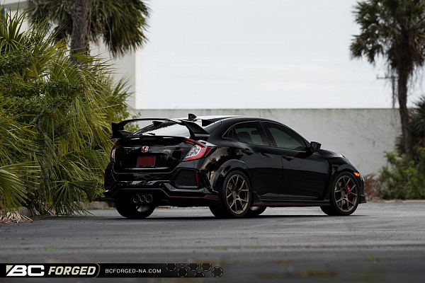 Фото дисков BC Forged RZ05 Сатиновая бронза на Honda Civic Type R FL5