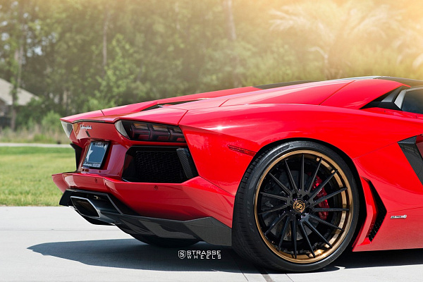 Фото дисков Strasse Wheels SV15T Deep Concave FS Другой цвет на Lamborghini Aventador