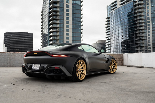 Фото дисков Brixton Forged R11-R Глянцевая шампань на Aston Martin Vantage 4