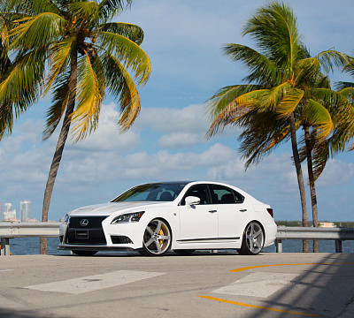Фото дисков Vossen CV3 на Lexus LS IV