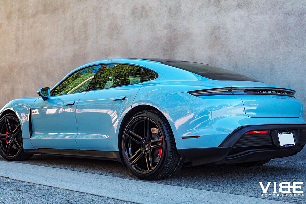 Фото дисков Vossen HF-1 Черный глянец на Porsche Taycan I
