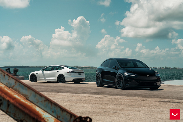 Фото дисков Vossen HF-7 Черный глянец на Tesla Model X