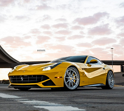 Фото дисков Strasse Wheels SV10 Deep Concave FS на Ferrari 812