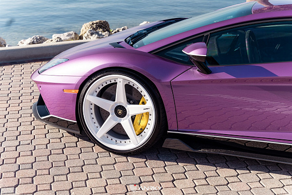 Фото дисков Anrky RS5.3 Белый глянец на Lamborghini Aventador